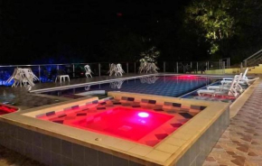 Apartamento con piscina a menos de un kilometro